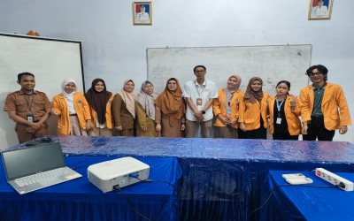 Guru Bahasa SMP Negeri 5 Makassar Ikuti Pelatihan Pengembangan Story Book Digital Berbasis AI oleh Dosen Universitas Negeri Makassar