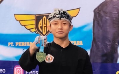 SISWA SMPN 5 MAKASSAR RAIH JUARA 1 SENI SOLO KREATIF BERSENJATA DI KEJUARAAN NASIONAL HASANUDDIN CHAMPIONSHIP 2